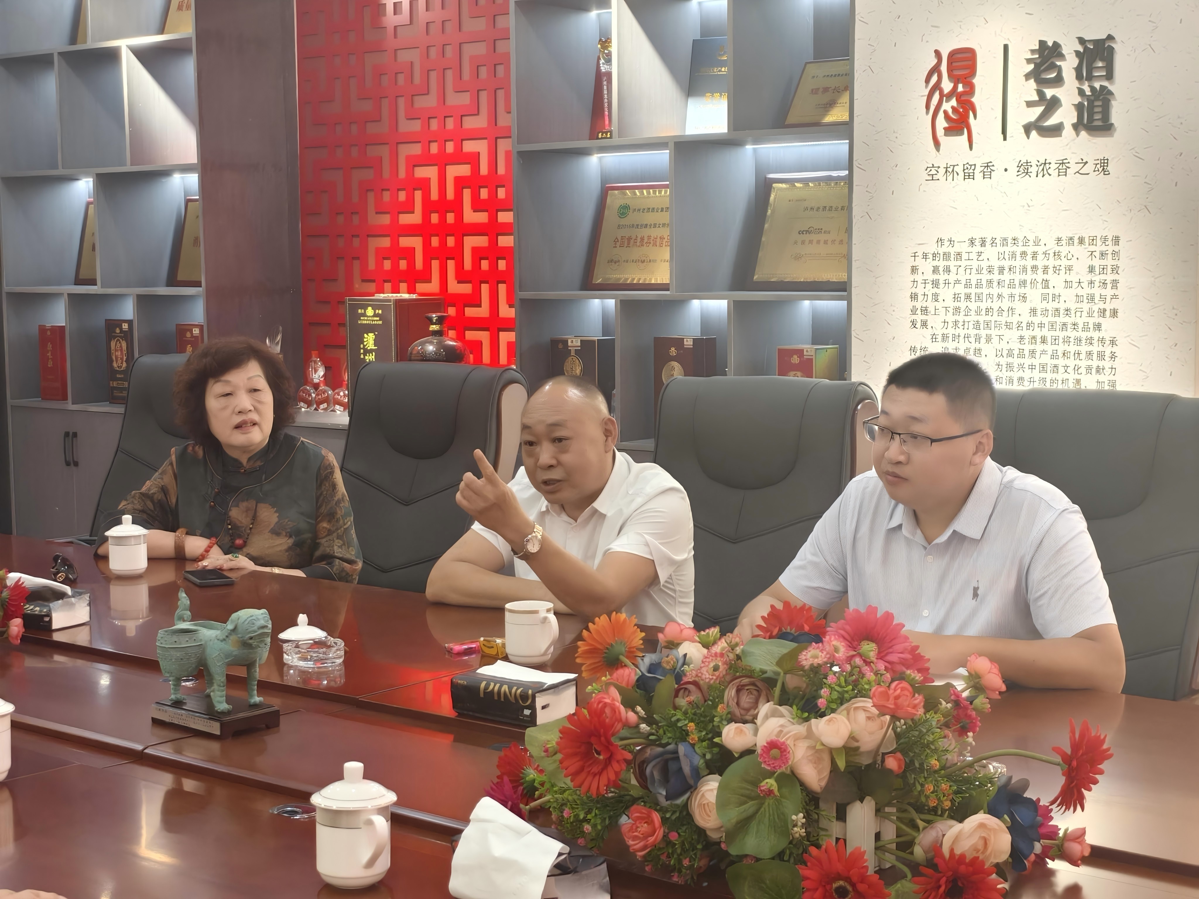 董事長為湖北客商介紹情況